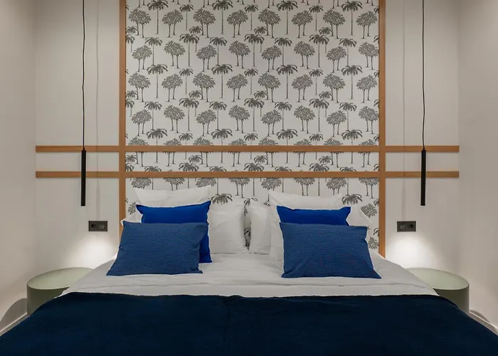 Premium With Parking By Aston