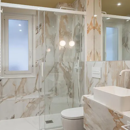 Premium With Parking By Aston Apartment *