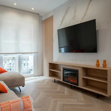 Premium With Parking By Aston Apartment *