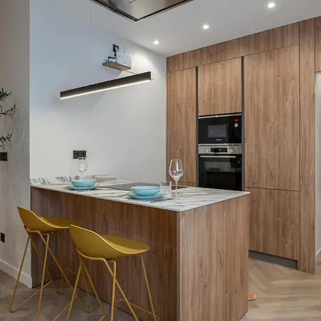 Premium With Parking By Aston