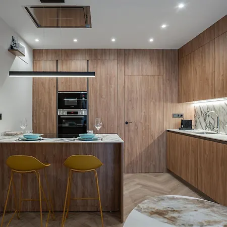 Apartment Premium With Parking By Aston