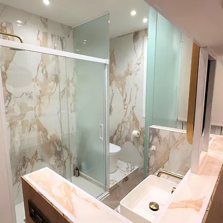 Apartment Premium With Parking By Aston